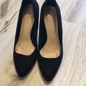 Pretty black pumps. Size 7.5 high heels.